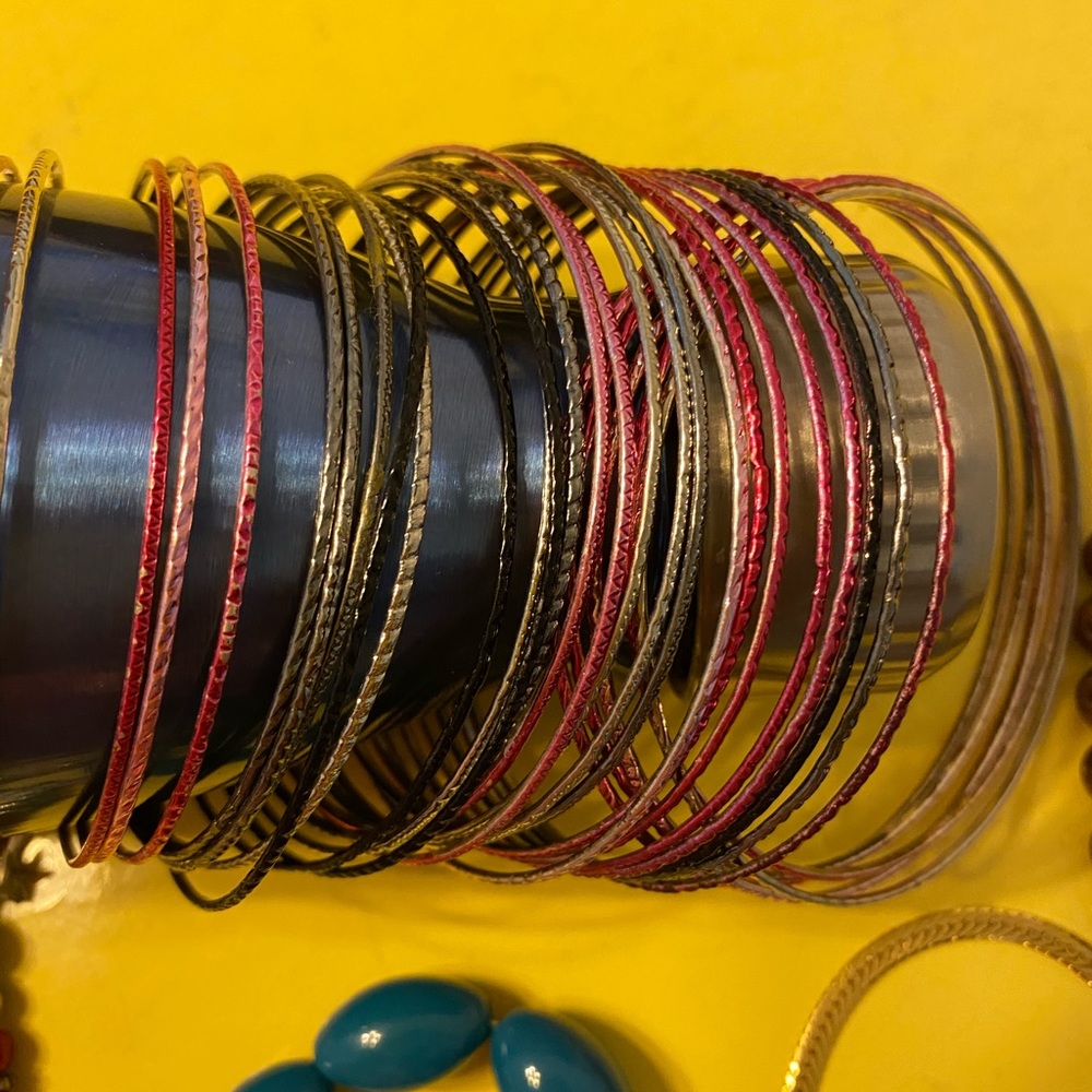 Ten bracelets including thin bangle set. - Picture 11 of 11
